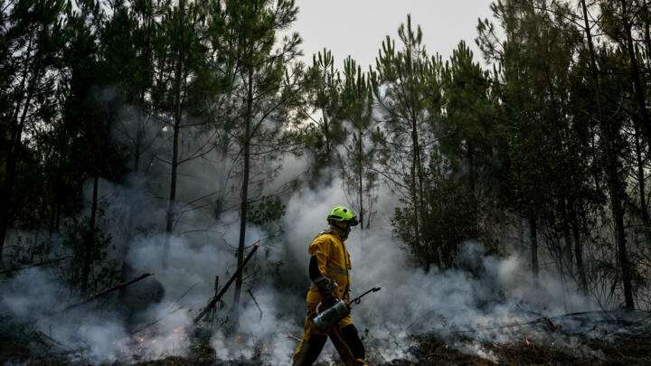 A firefighter in Le Porge, north of the Arcachon Basin, on July 30, 2026, during wildfires in the Gironde region in southwestern France