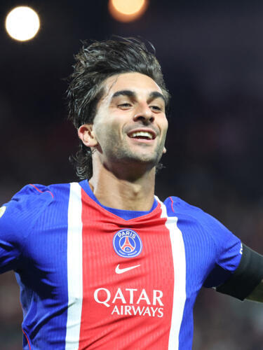 PSG's Spanish forward #09 Ferran Torres celebrates after scoring his team's first goal during the French L1 football match between Stade Brestois 29 and Paris Saint-Germain (PSG)