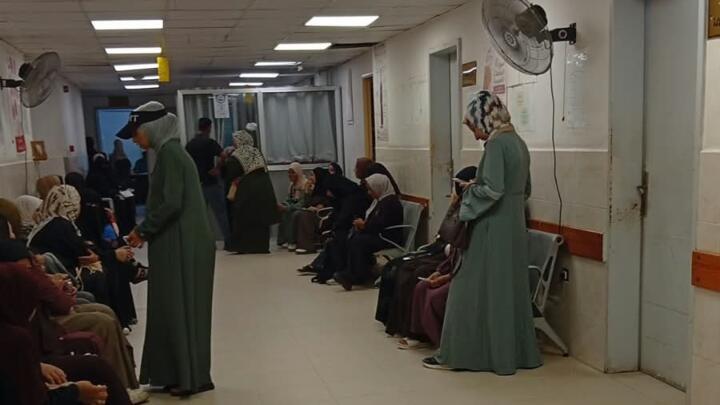 Women wait to be treated on August 10, 2026 at the Nasser medical complex in Khan Younis, in southern Gaza. According to figures from the Palestinian Ministry of Health, the number of miscarriages has tripled between January and June 2026 compared with the previous six months. 