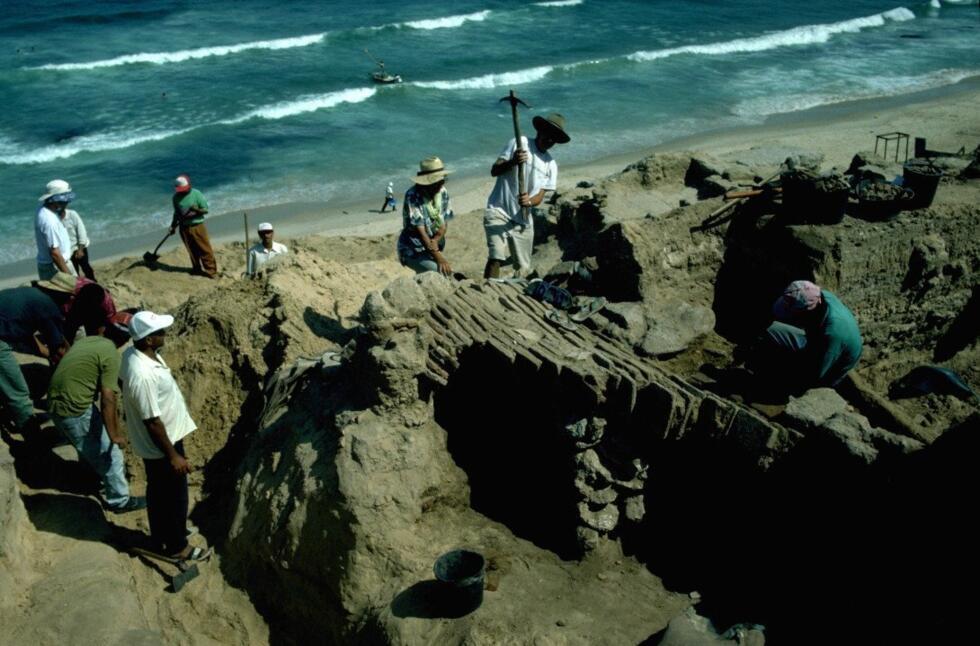 French-Palestinian teams work at the Anthedon/Blakhiya excavation site in northern Gaza.